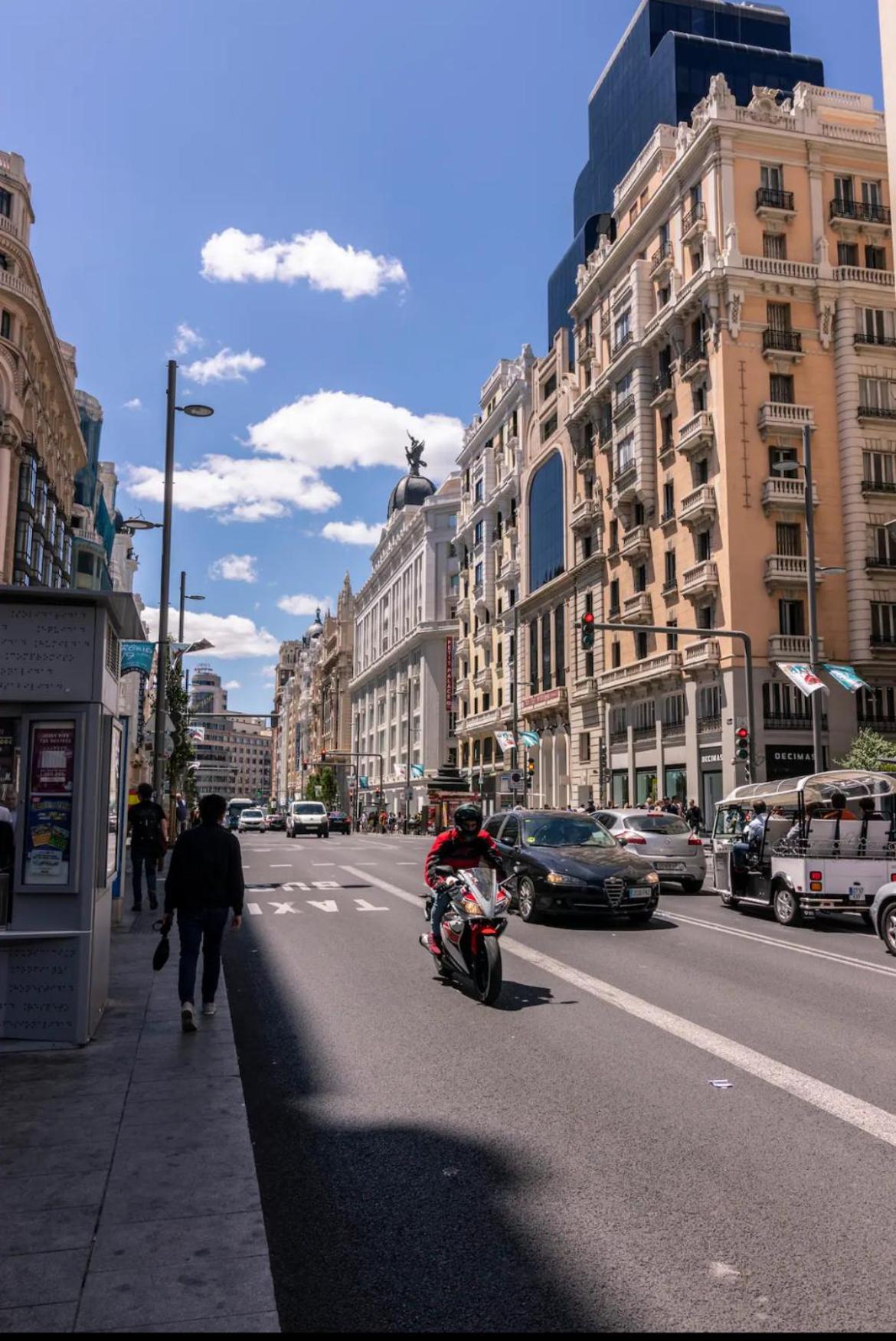 Estudio Plaza Neptuno Madrid Exteriör bild